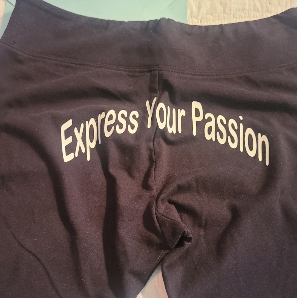 Express your passion yoga pants medium flared black Hp 🔥🔥🔥 - Picture 3 of 3